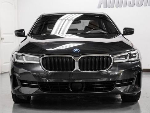Used 2022 BMW 530e w/ Premium Package image 6