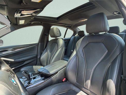 Used 2020 BMW 530i w/ Convenience Package RWD image 23
