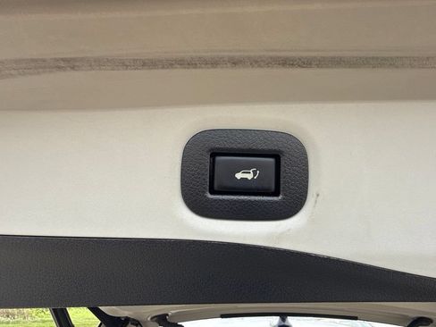 Used 2018 Nissan Rogue SV AWD/4WD image 10