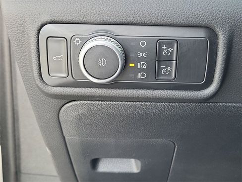 Used 2022 Ford Explorer XLT w/ Equipment Group 202A image 24