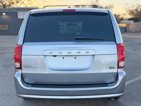 Used 2017 Dodge Grand Caravan GT image 4