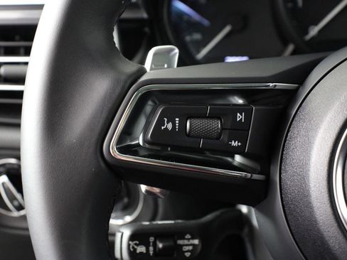 Certified 2025 Porsche Macan image 14