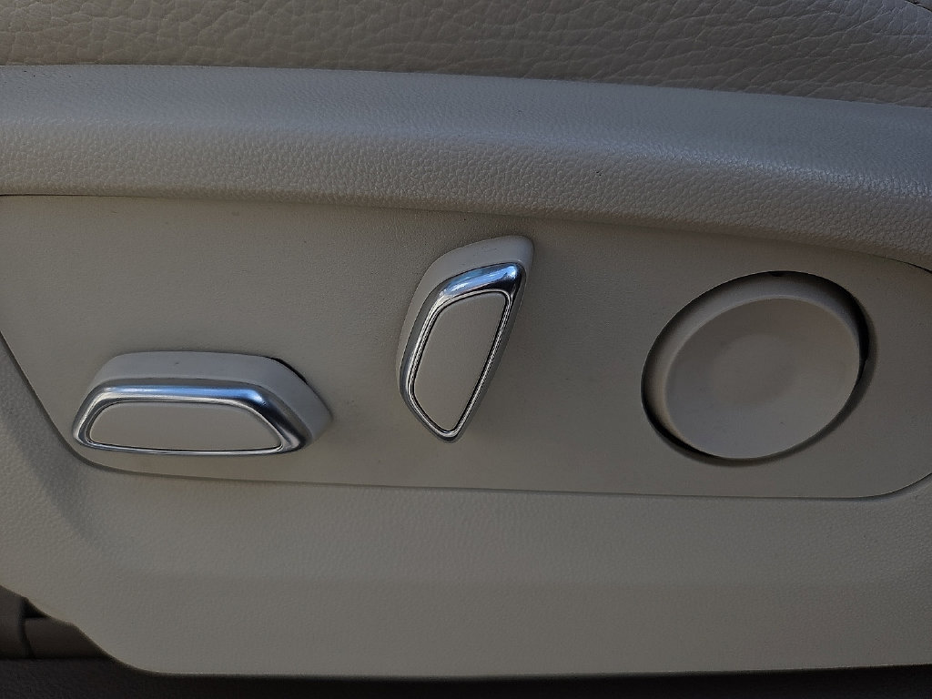 Used 2022 GMC Yukon Denali RWD image 15