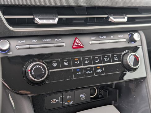 Used 2025 Hyundai Sonata SE FWD image 29