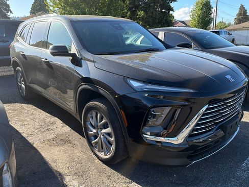 Used 2025 Buick Enclave Preferred AWD/4WD image 2
