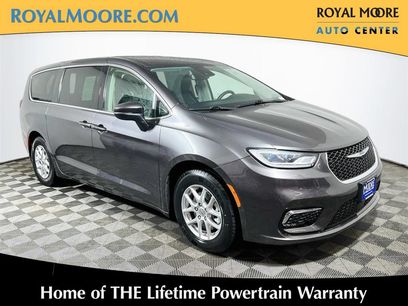 Used 2023 Chrysler Pacifica Touring-L