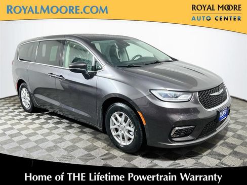 Used 2023 Chrysler Pacifica Touring-L FWD image 1