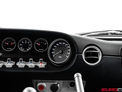 Used 2006 Ford GT RWD image 35