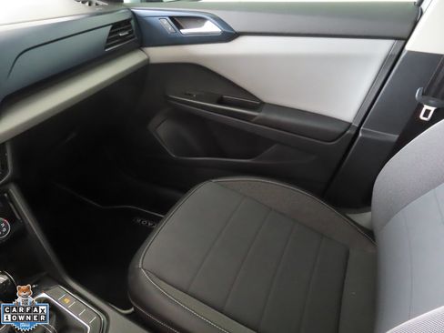 Used 2023 Volkswagen Taos SE w/ Panoramic Sunroof Package FWD image 20