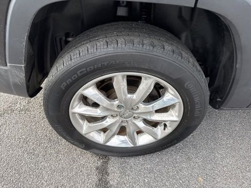 Used 2014 Jeep Cherokee Limited w/ Technology Group image 9