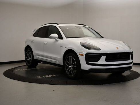 Certified 2026 Porsche Macan AWD/4WD image 9