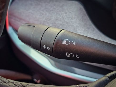 Certified 2024 Jeep Compass Latitude image 17