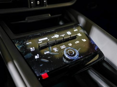 Certified 2026 Porsche Macan Electric RWD image 20
