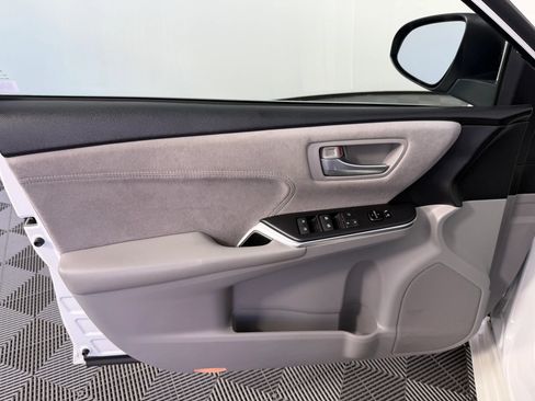 Used 2017 Toyota Camry XSE w/ Moonroof Package FWD image 22