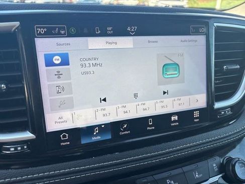 Used 2024 Chrysler Pacifica Touring-L image 21