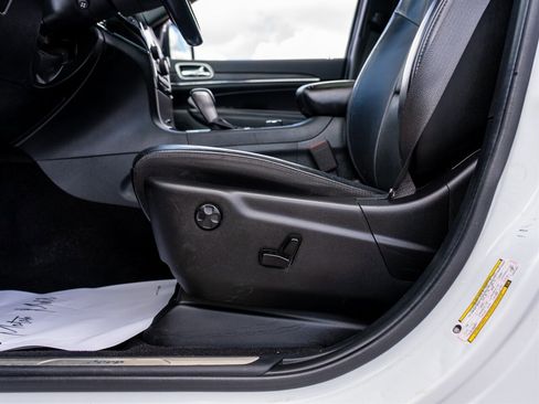 Used 2020 Jeep Grand Cherokee Limited w/ Luxury Group II image 17