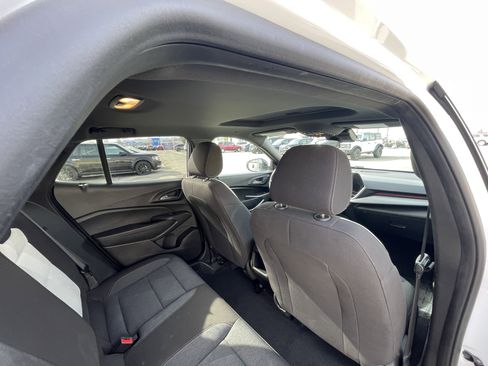 Used 2024 Chevrolet Trax RS w/ Sunroof Package image 19