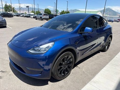 Used 2023 Tesla Model Y Long Range AWD/4WD image 3