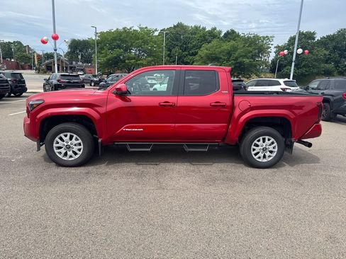 Used 2025 Toyota Tacoma SR5 AWD/4WD image 4