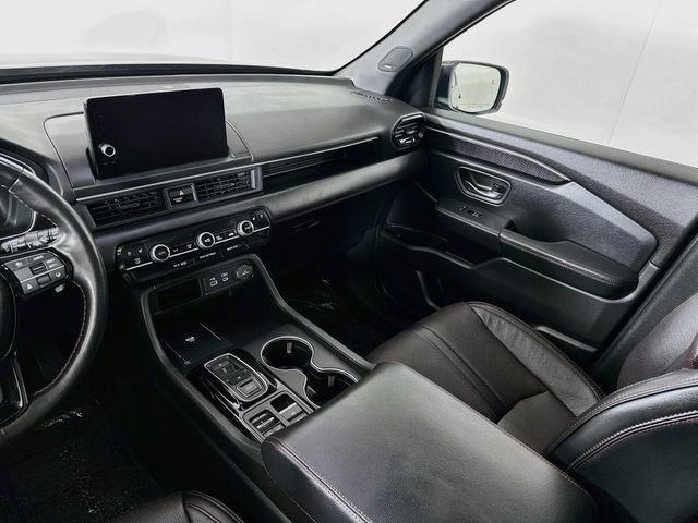 Certified 2025 Honda Pilot Black Edition image 33