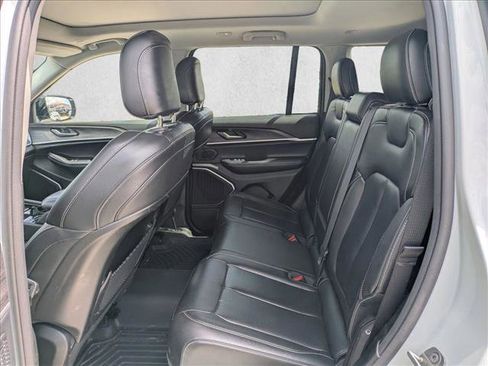 Used 2022 Jeep Grand Cherokee Limited image 11