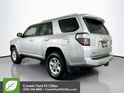 Used 2016 Toyota 4Runner SR5 w/ Four Season Floor Mat Package AWD/4WD image 11