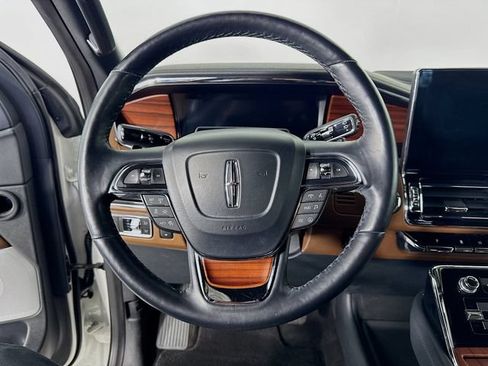 Used 2023 Lincoln Navigator Reserve AWD/4WD image 12