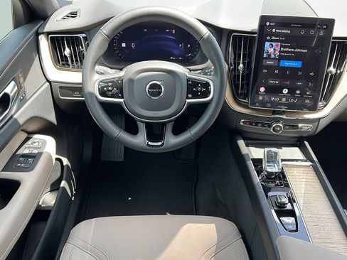 Certified 2026 Volvo XC60 B5 Core w/ Climate Package PRO AWD/4WD image 15