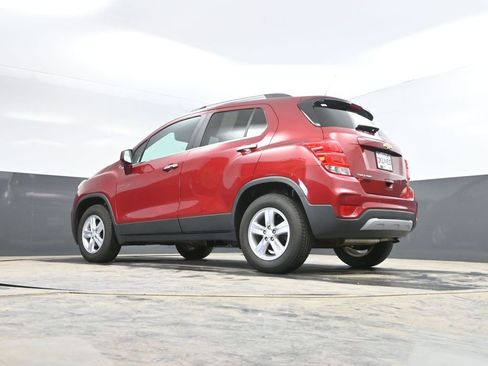 Used 2020 Chevrolet Trax LT w/ Sun & Sound Package image 35