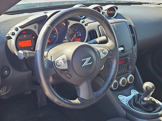 Used 2015 Nissan 370Z Coupe RWD image 9
