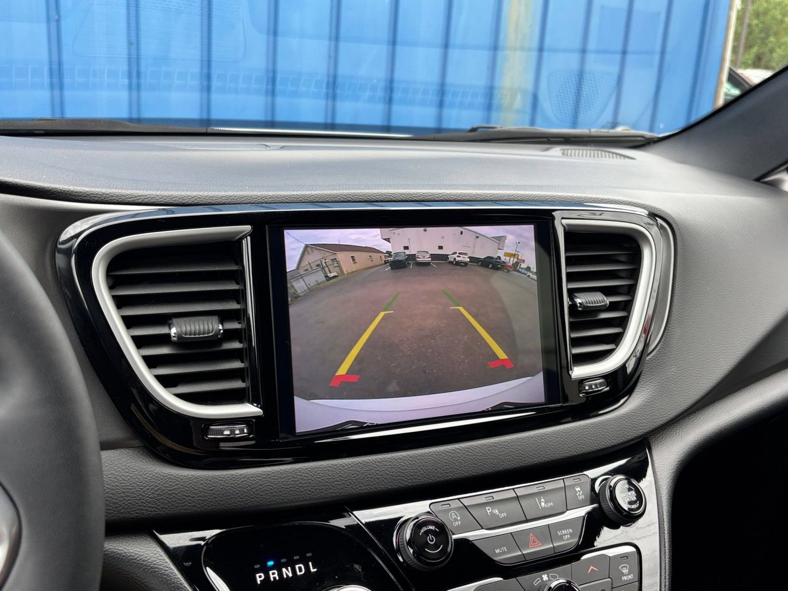 Used 2025 Chrysler Pacifica Select FWD image 26