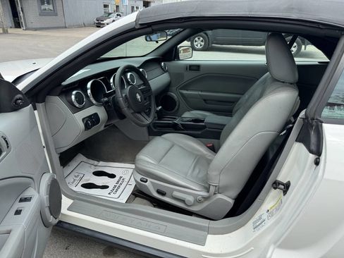 Used 2005 Ford Mustang Convertible RWD image 7