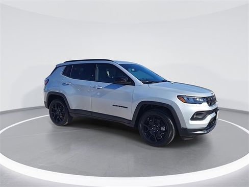 New 2026 Jeep Compass Latitude image 2