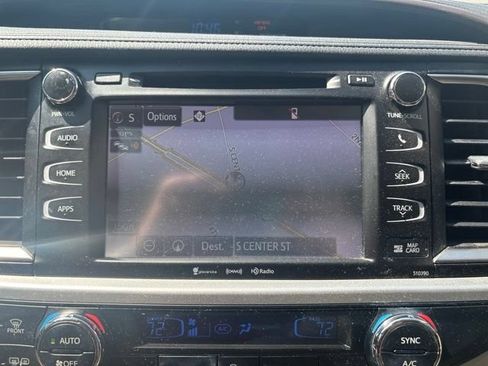 Used 2019 Toyota Highlander XLE FWD image 14