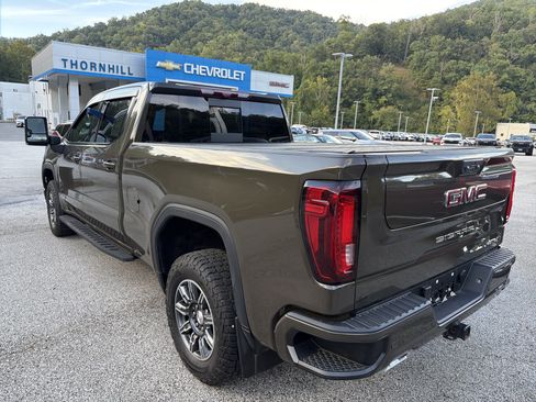Used 2024 GMC Sierra 1500 AT4 w/ Technology Package AWD/4WD image 6