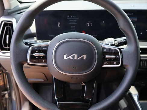 Used 2024 Kia Sorento LX FWD image 38