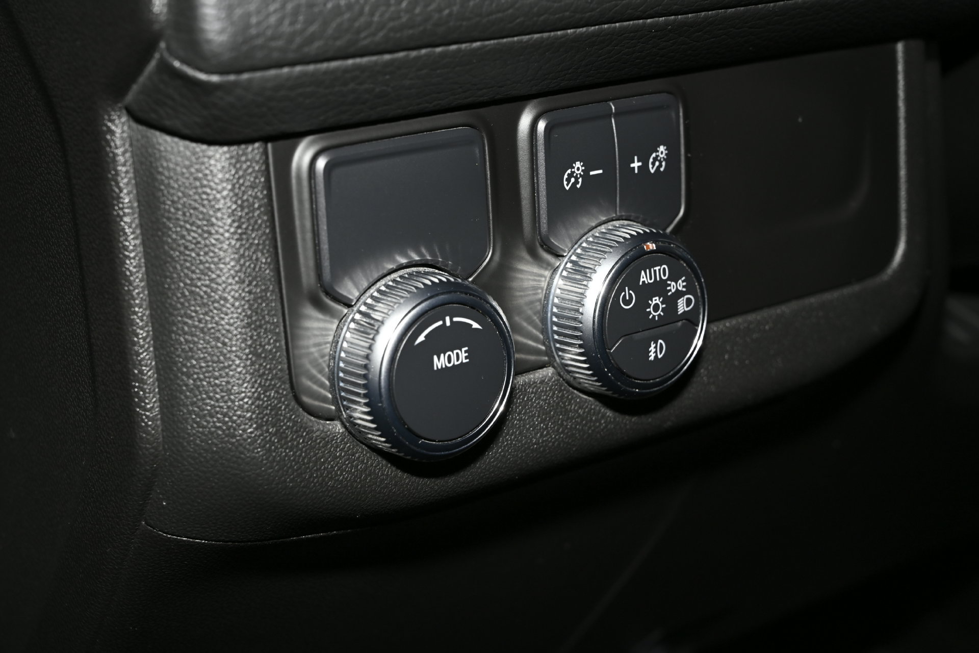 Used 2023 GMC Yukon XL Denali RWD image 32