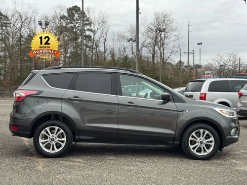 Used 2017 Ford Escape SE w/ Equipment Group 201A image 6