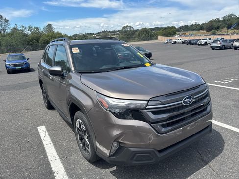 Used 2025 Subaru Forester Premium AWD/4WD image 3