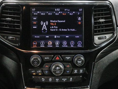 Used 2019 Jeep Grand Cherokee Laredo w/ Security & Convenience Group AWD/4WD image 15