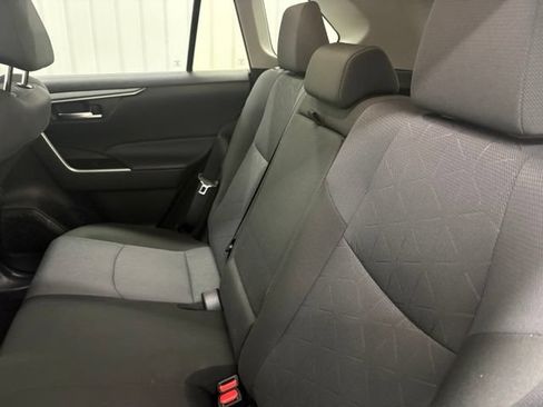 Used 2025 Toyota RAV4 XLE FWD image 9
