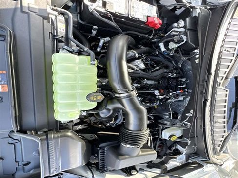 New 2025 Ford Expedition Active image 10