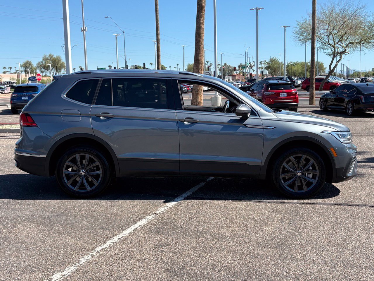Used 2023 Volkswagen Tiguan SE FWD image 7