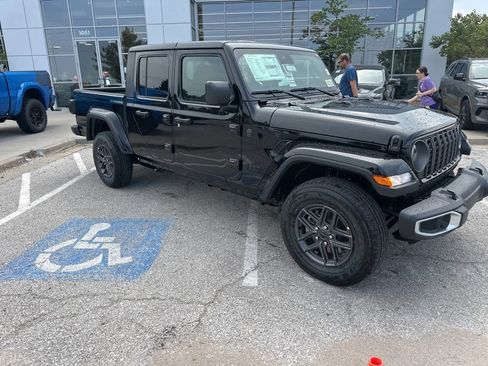New 2025 Jeep Gladiator Sport image 36