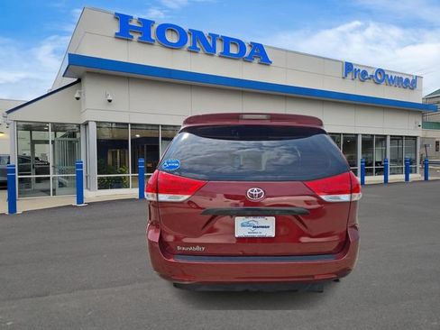 Used 2011 Toyota Sienna w/ Towing Pkg FWD image 5