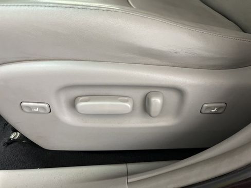 Used 2013 Toyota Highlander Limited AWD/4WD image 28