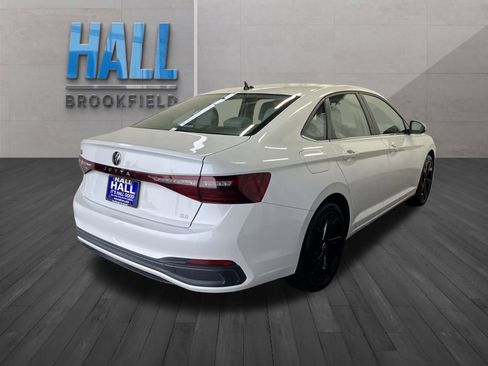 Certified 2025 Volkswagen Jetta SE image 6