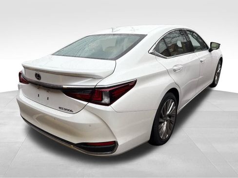 Used 2023 Lexus ES 300h Ultra Luxury image 3