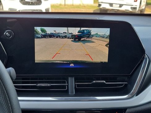 Used 2026 Chevrolet Trax LT FWD image 16