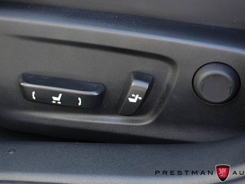 Used 2018 Lexus IS 300 AWD image 11